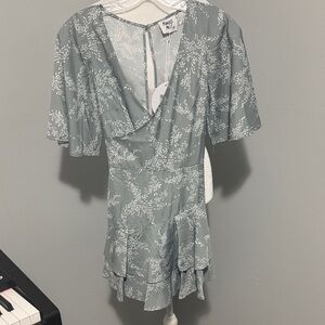 Princess Polly NWT Leaf Print Romper in sage green and white